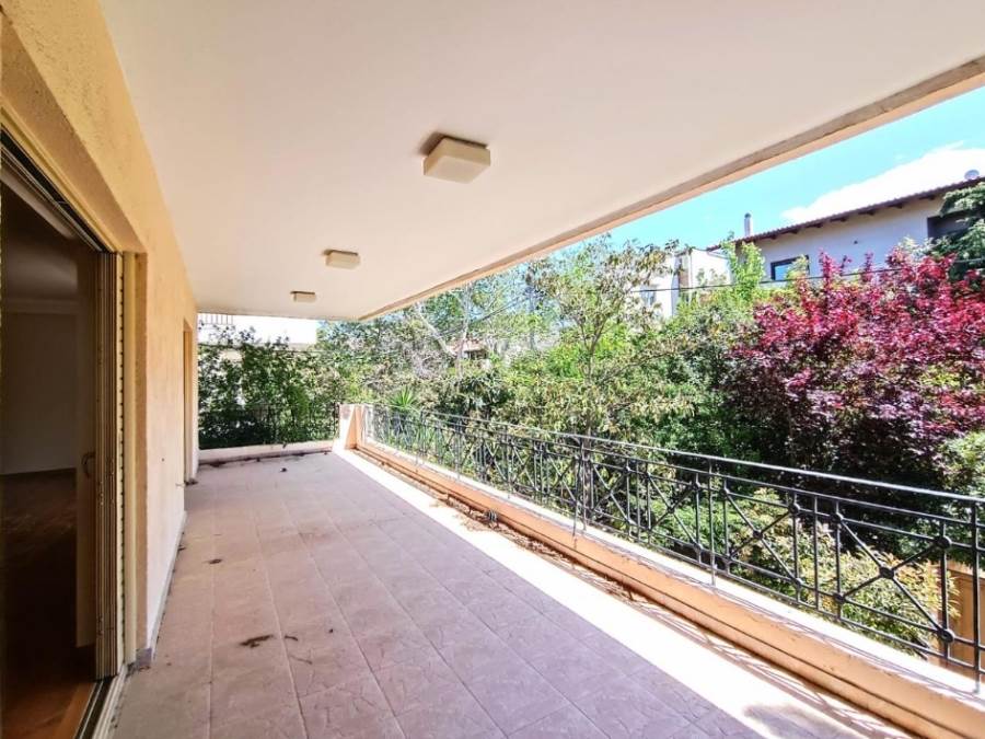 (For Sale) Residential Floor Apartment || Athens North/Nea Erithraia - 205 Sq.m, 4 Bedrooms, 420.000€ 